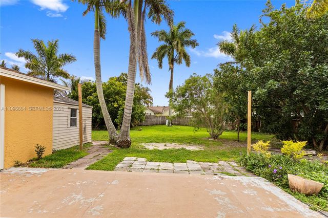 7690 SW 7th Ct, North Lauderdale, FL 33068