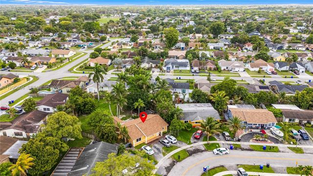 7690 SW 7th Ct, North Lauderdale, FL 33068