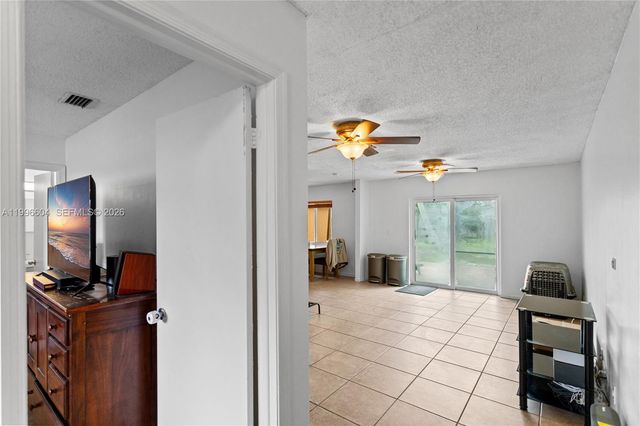 7690 SW 7th Ct, North Lauderdale, FL 33068