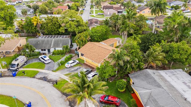 7690 SW 7th Ct, North Lauderdale, FL 33068