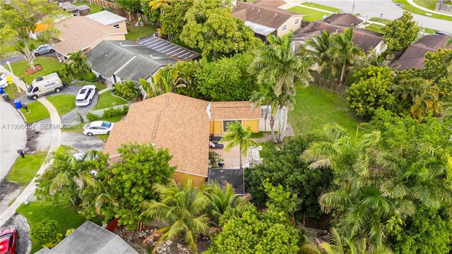 7690 SW 7th Ct, North Lauderdale, FL 33068