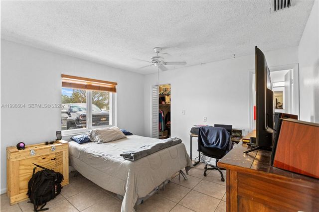 7690 SW 7th Ct, North Lauderdale, FL 33068