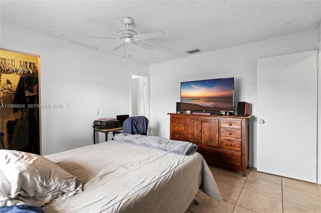 7690 SW 7th Ct, North Lauderdale, FL 33068