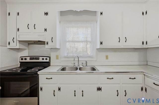 9812 Luscombe Ln, Henrico, VA 23228