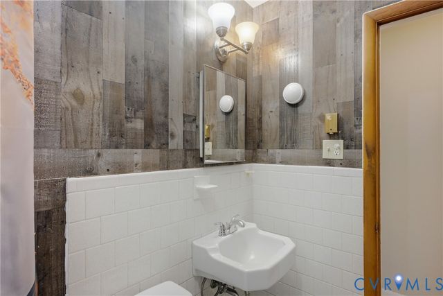 9812 Luscombe Ln, Henrico, VA 23228