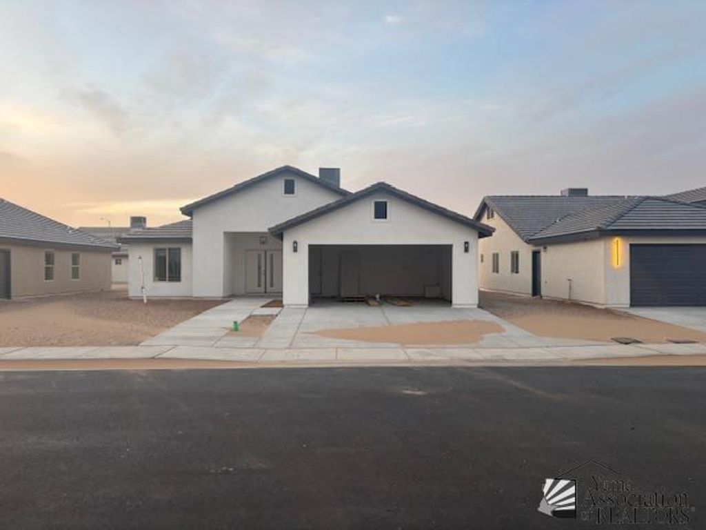 4954 E San Pedro St, San Luis, AZ 85336
