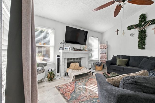 501 Hunters Glen Street, Lewisville, TX 75067
