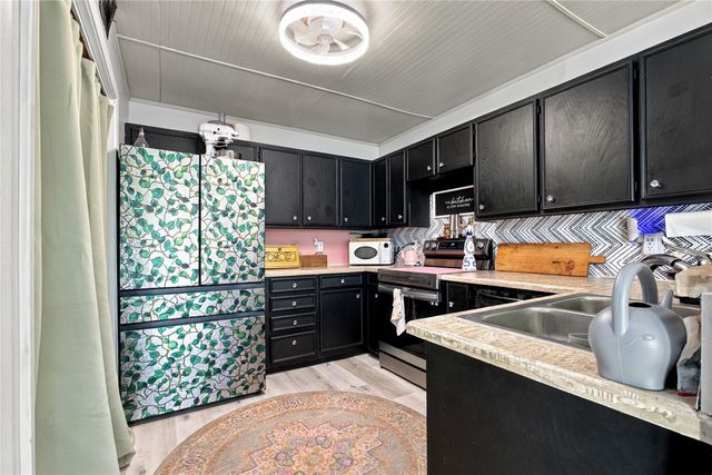 501 Hunters Glen Street, Lewisville, TX 75067