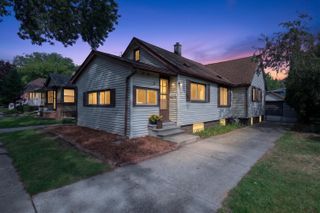 2022 Hampton Road, Grosse Pointe Woods City, MI 48236