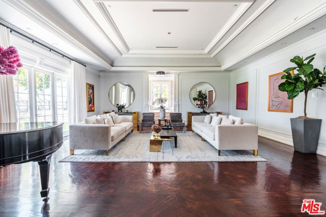 727 N Alta Drive, Beverly Hills, CA 90210