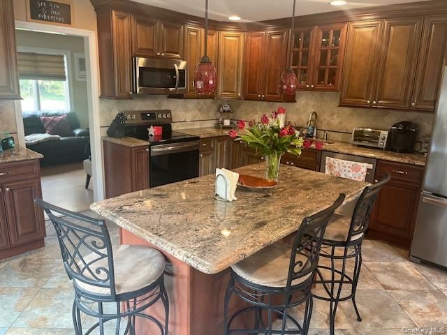 385 Garden Street, West Islip, NY 11795