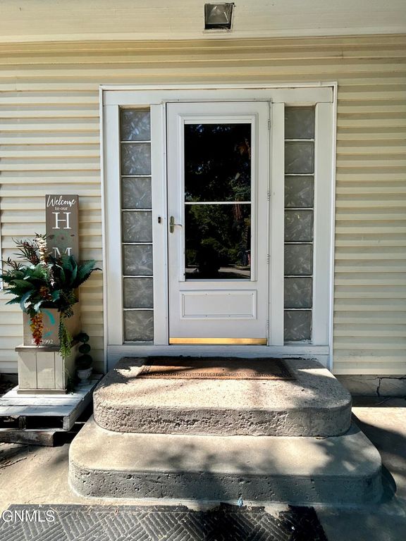 404 Putnam Street, Turtle Lake, ND 58575 photo 3