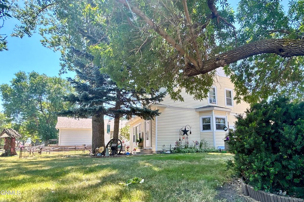 404 Putnam Street, Turtle Lake, ND 58575 photo 5