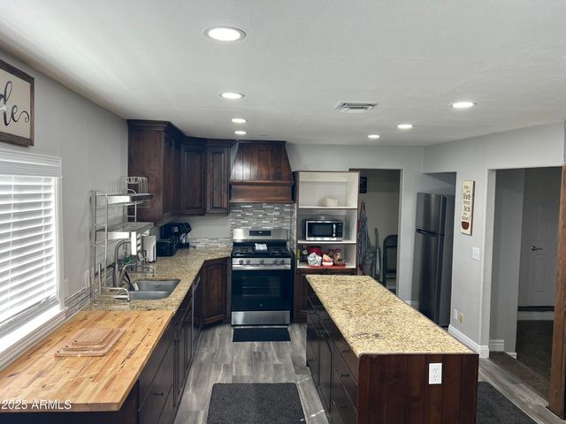 201 S 6TH Place, Show Low, AZ 85901