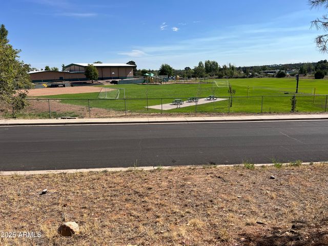 201 S 6TH Place, Show Low, AZ 85901