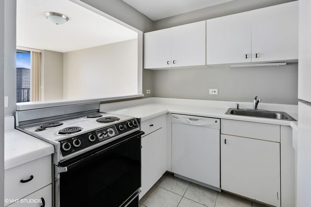 3660 N LAKE SHORE Drive 2407, Chicago, IL 60613