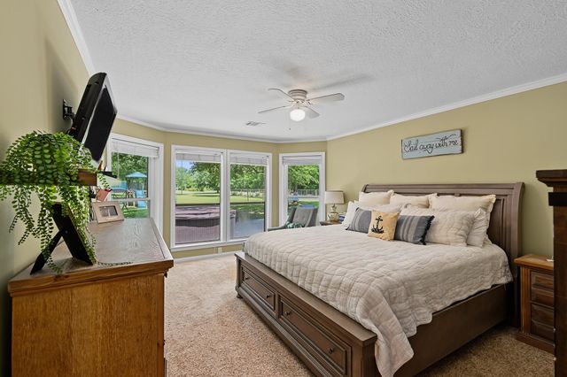 424 Middleton Street, Bacliff, TX 77518