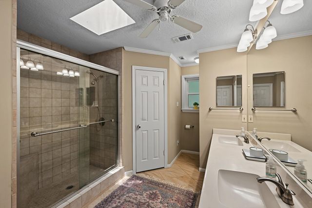 424 Middleton Street, Bacliff, TX 77518