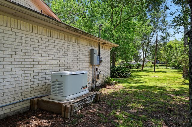 424 Middleton Street, Bacliff, TX 77518