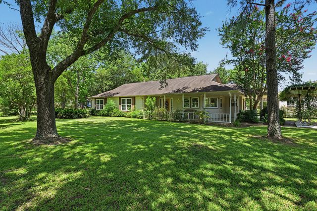 424 Middleton Street, Bacliff, TX 77518