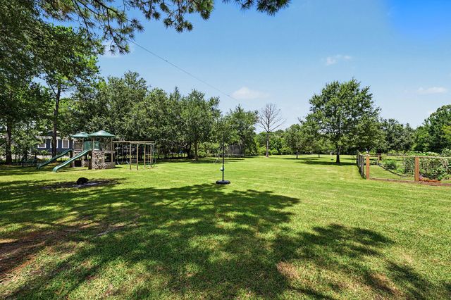424 Middleton Street, Bacliff, TX 77518