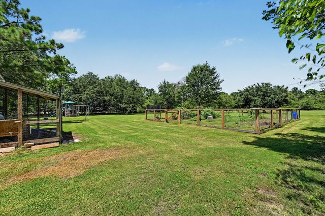 424 Middleton Street, Bacliff, TX 77518