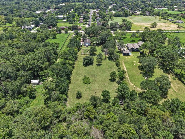 424 Middleton Street, Bacliff, TX 77518