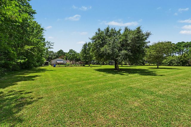 424 Middleton Street, Bacliff, TX 77518