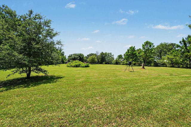 424 Middleton Street, Bacliff, TX 77518