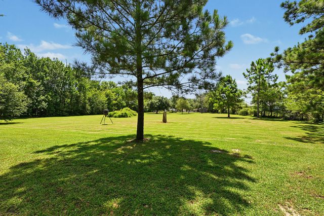 424 Middleton Street, Bacliff, TX 77518