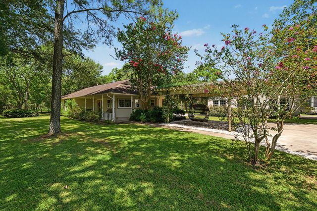 424 Middleton Street, Bacliff, TX 77518