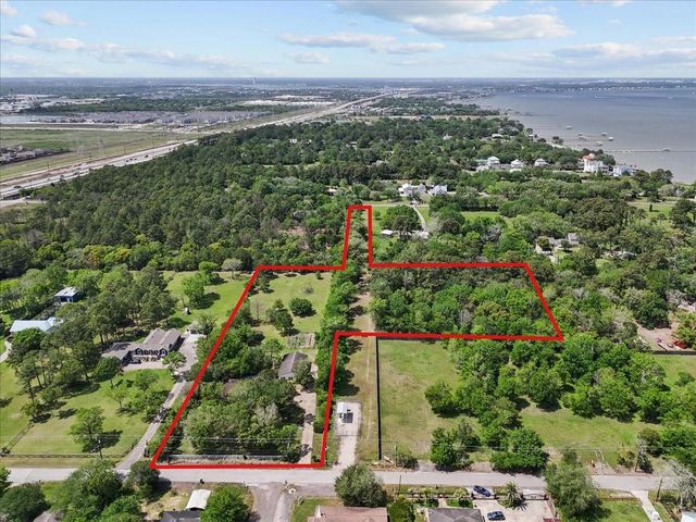 424 Middleton Street, Bacliff, TX 77518