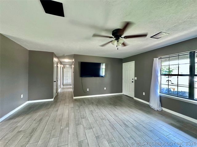 1705 S Muskogee Place, Claremore, OK 74019