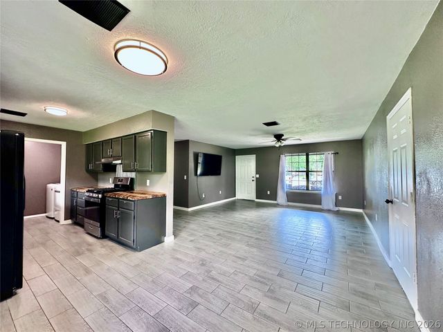 1705 S Muskogee Place, Claremore, OK 74019
