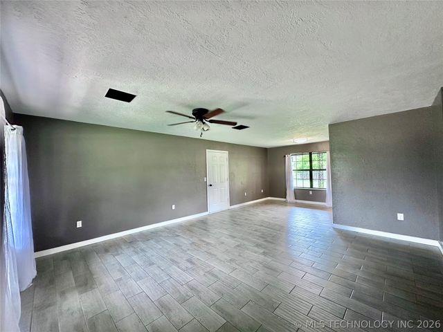1705 S Muskogee Place, Claremore, OK 74019