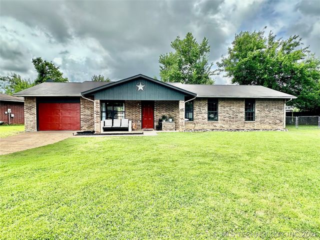 1705 S Muskogee Place, Claremore, OK 74019