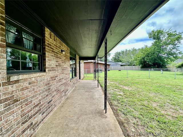 1705 S Muskogee Place, Claremore, OK 74019