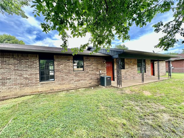 1705 S Muskogee Place, Claremore, OK 74019