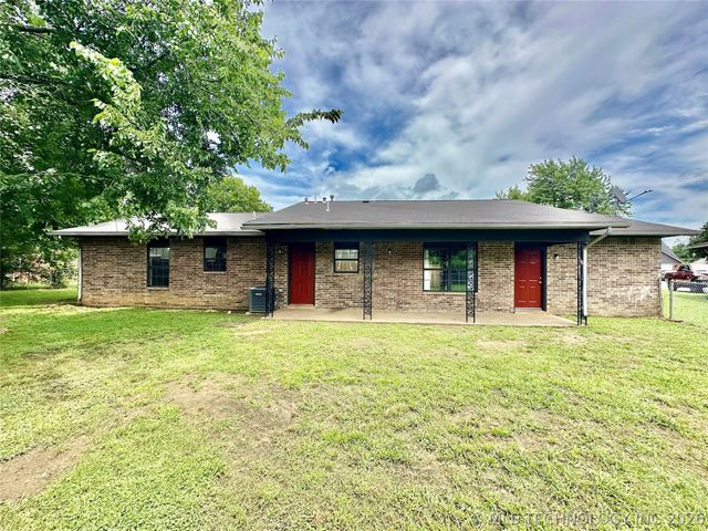 1705 S Muskogee Place, Claremore, OK 74019