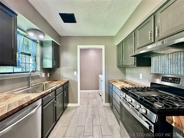 1705 S Muskogee Place, Claremore, OK 74019