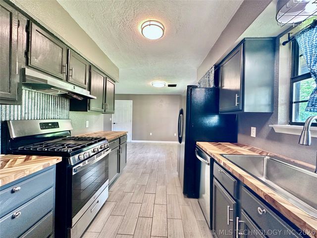 1705 S Muskogee Place, Claremore, OK 74019