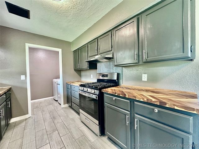 1705 S Muskogee Place, Claremore, OK 74019