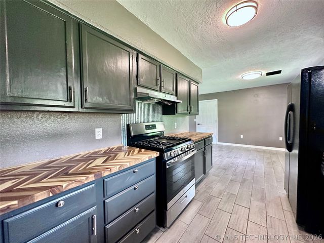1705 S Muskogee Place, Claremore, OK 74019