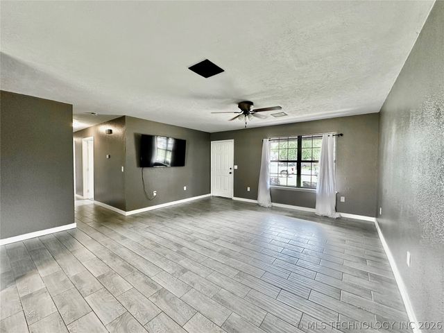 1705 S Muskogee Place, Claremore, OK 74019
