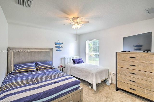 3223 SE Santa Barbara Pl, Cape Coral, FL 33904
