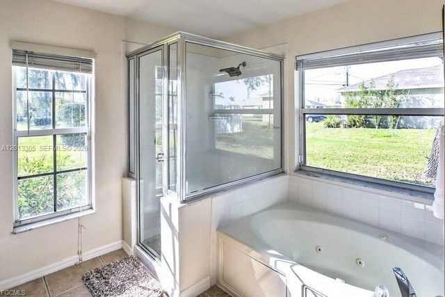 3223 SE Santa Barbara Pl, Cape Coral, FL 33904