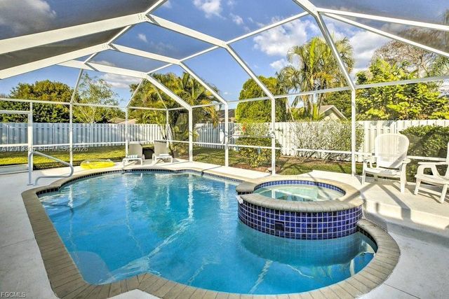 3223 SE Santa Barbara Pl, Cape Coral, FL 33904