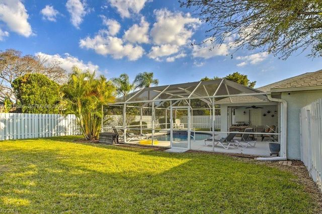 3223 SE Santa Barbara Pl, Cape Coral, FL 33904