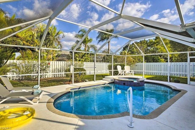 3223 SE Santa Barbara Pl, Cape Coral, FL 33904