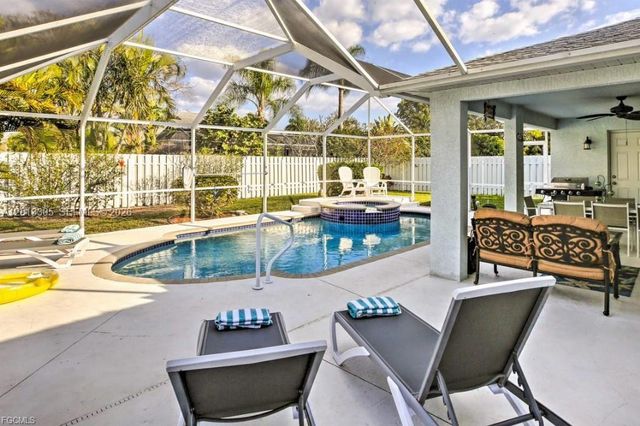 3223 SE Santa Barbara Pl, Cape Coral, FL 33904